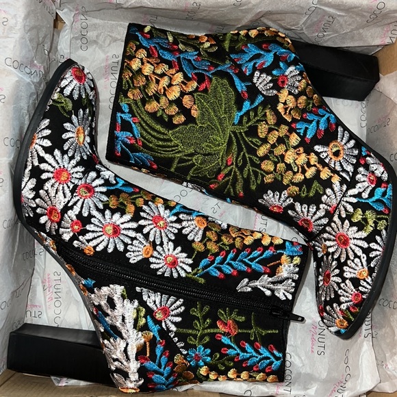 Coconuts by Matisse floral Daisy Jess booties ankle boots - Picture 2 of 4